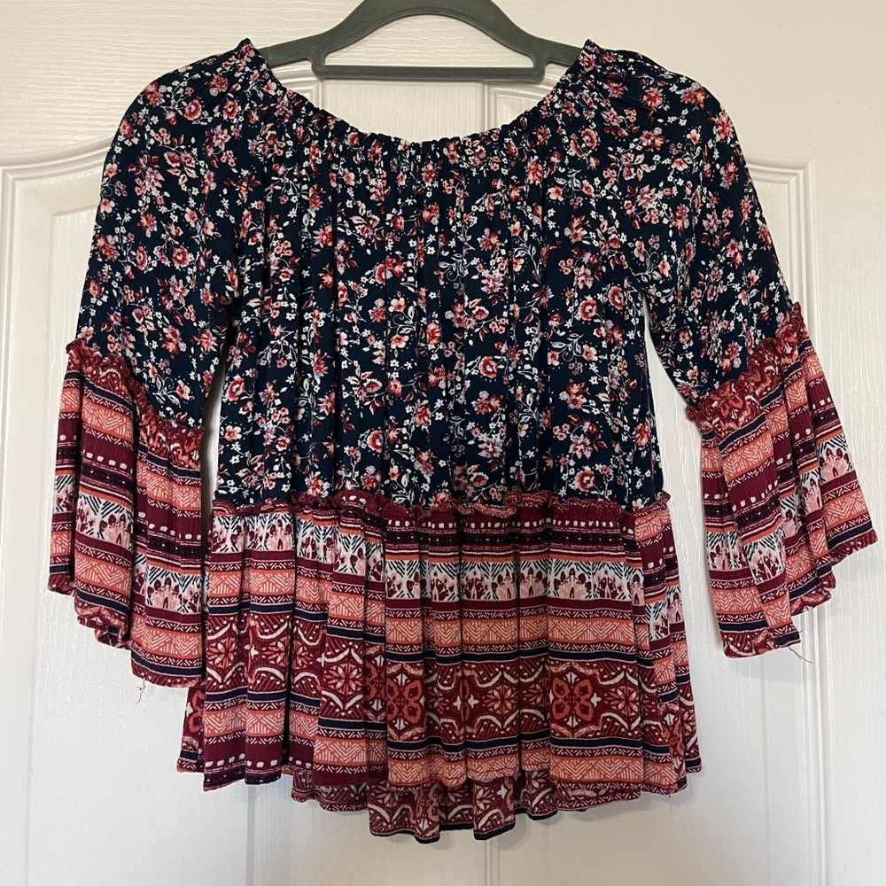 Brand: Iris size S/ Flowy shirt with different patterns - Picture 2 of 4